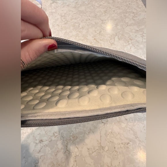 Gray and Cream Textured Laptop Sleeve - Picture 2 of 10